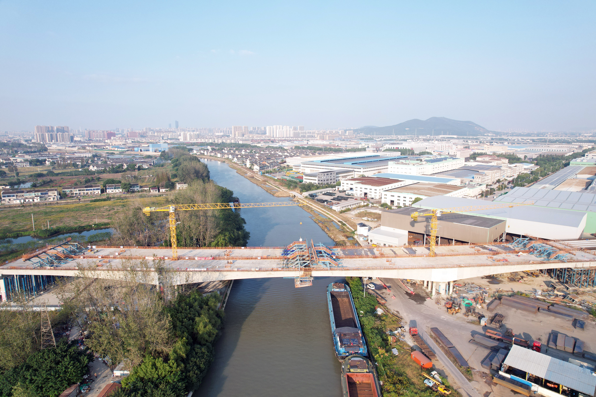 江阴靖江长江隧道南接线工程跨锡澄运河左幅顺利合龙